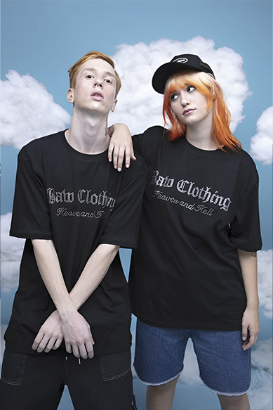 Modelo com roupas da marca Bato Clothing